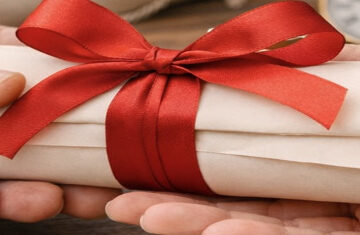 Illustration représentant la transmission d’un patrimoine entre générations, symbolisant le démembrement de propriété et l’anticipation successorale.